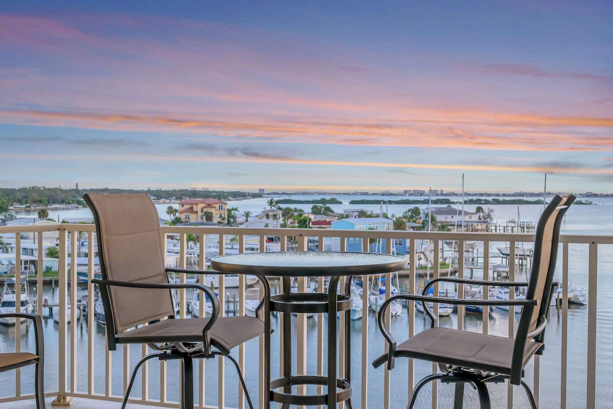 Departamento Premier, balcón, vista a la bahía | Terraza o patio