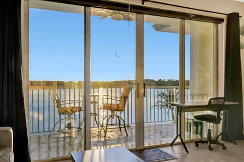 Luxury Apartment, 1 Bedroom, Hot Tub, Bay View | Living area