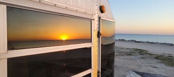 Maggie · Maggie At The Beach - Waterfront Retro Retreat