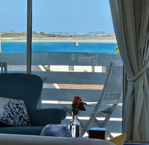 A room with a view of the sea, a sofa, a chair, a vase with a flower, and a small table. - LAST MINUTE JULY 4 TO 18 . 30% OFF Villa Lara 5 ⭐️⭐️⭐️⭐️⭐️ (Sibiril)