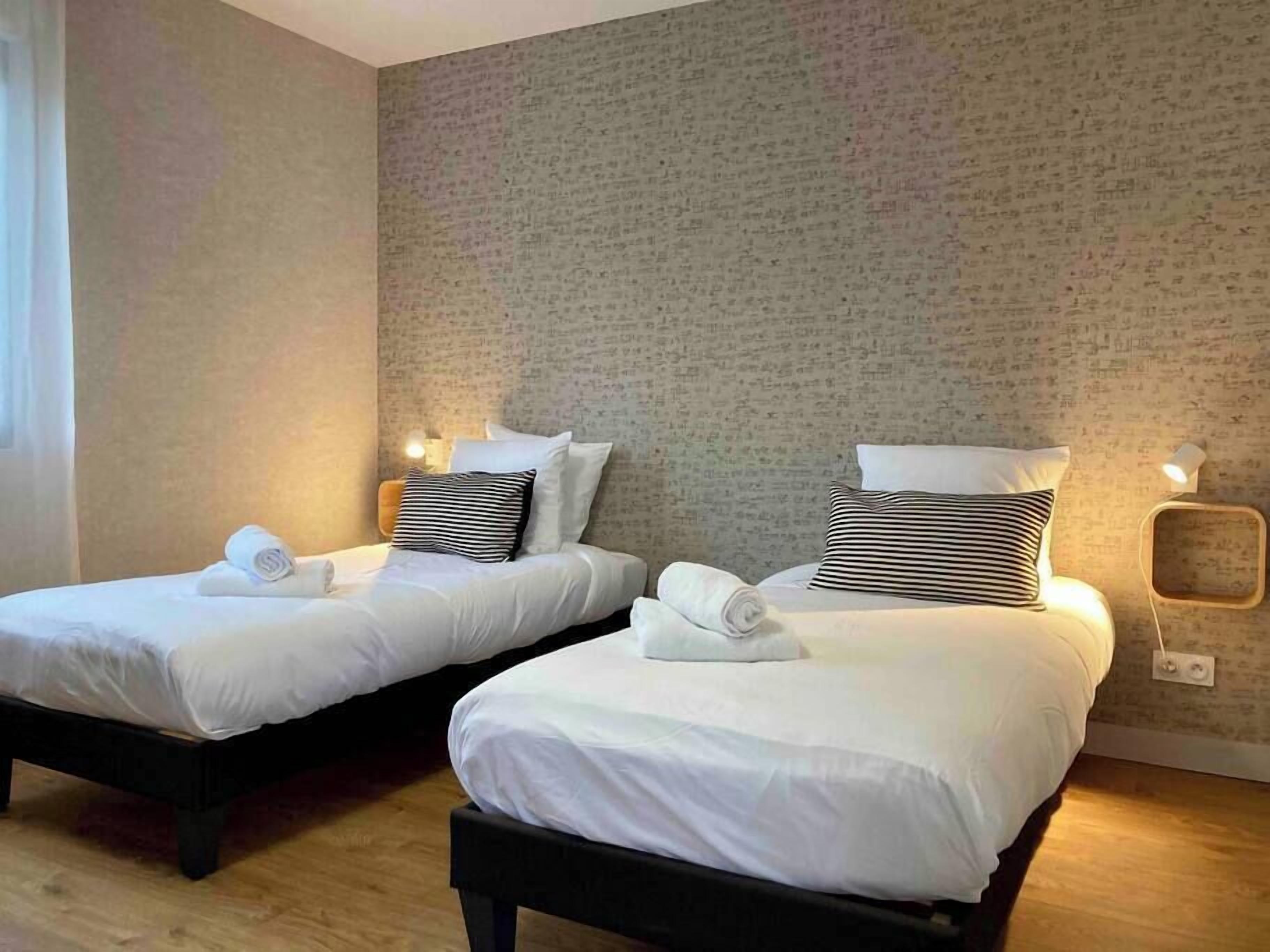 2 chambres, fer et planche à repasser, lit parapluie, accès Internet