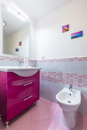Apartment | Bathroom - Sansevero Family Apartment by Wonderful Italy (Naples)