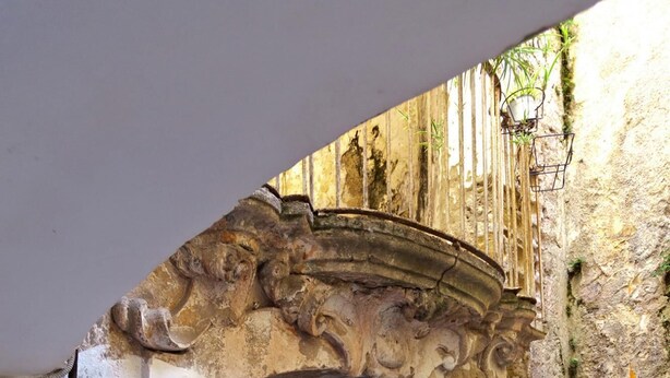 An arched doorway leading into a courtyard with stone steps and a rustic wall. - Casa Mil by Wonderful Italy (Naples)