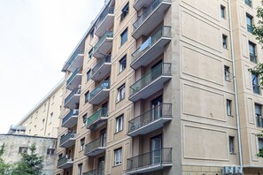 A multi-story residential building with balconies, air conditioning units, and a beige facade. - Corsica Boutique Apartment 8 by Wonderful Italy (Genoa)