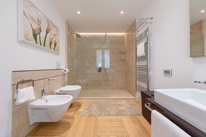 4 bedrooms - Luxury Lakefront Catullo A1 by Wonderful Italy (Sirmione)