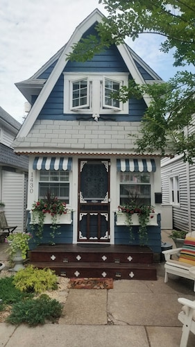 Charming Beach Cottage,  Newly renovated. located in Ocean City Nj.