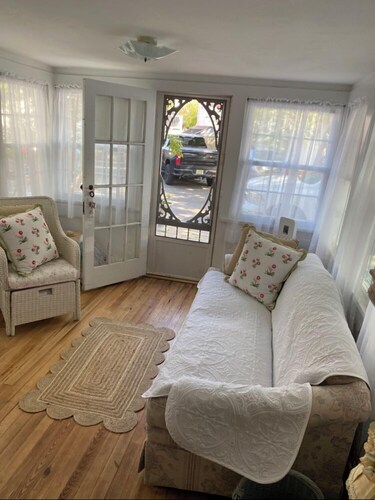 Charming Beach Cottage,  Newly renovated. located in Ocean City Nj.