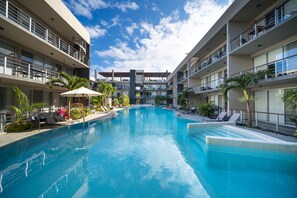 2 outdoor pools