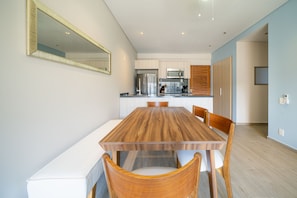 Appartement | Cuisine privée | Table de salle à manger