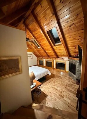 3 bedrooms, desk, WiFi, bed sheets