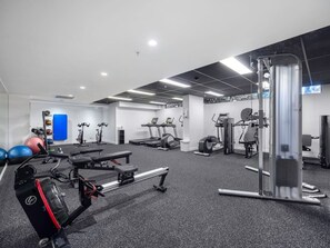Fitness facility - Pool, Free Carpark, Gym, Compact and Cosy Studio (South Brisbane)