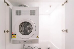 Interior - Pool, Free Carpark, Gym, Compact and Cosy Studio (South Brisbane)