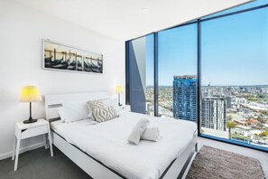 1 室のベッドルーム、デスク、アイロン / アイロン台、WiFi (無料)