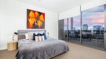 3 bedrooms, desk, iron/ironing board, free WiFi