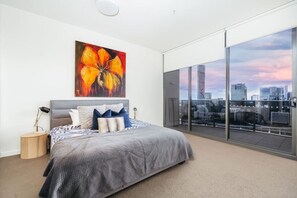 3 bedrooms, desk, iron/ironing board, free WiFi