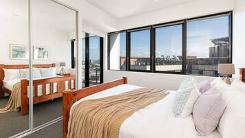 Skrivbord, strykjärn/strykbräda, gratis wi-fi och sängkläder