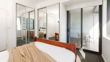 1 dormitori, escriptori, planxa i posts de planxar i wifi gratuïta