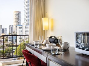 Interior - Marina View Escape 3mins walk to the beach (Surfers Paradise)