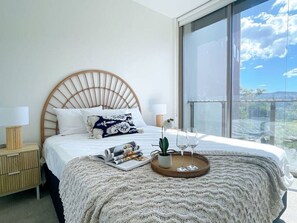 2 habitaciones, escritorio, tabla de planchar con plancha y wifi gratis 