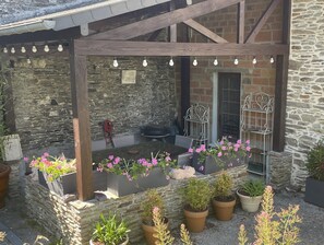 Outdoor dining - La Maringote 3* (Cerisy-la-Forêt)