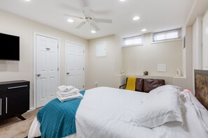 2 Schlafzimmer, Zimmersafe, Schreibtisch, Bügeleisen/Bügelbrett