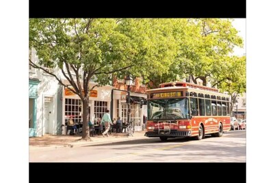 Cozy Old Town Escape: 2BR Dream WalkScore 98