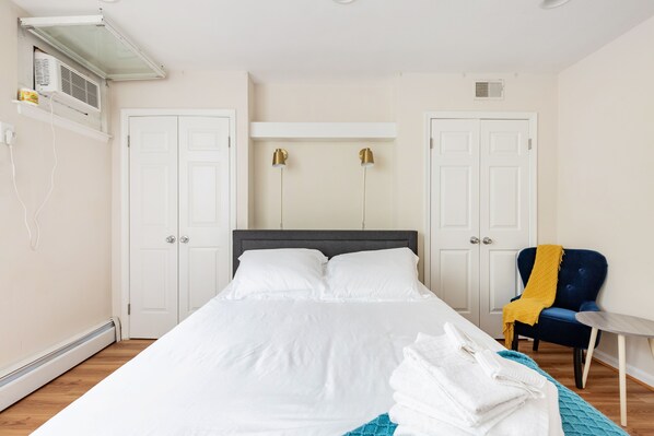 2 Schlafzimmer, Zimmersafe, Schreibtisch, Bügeleisen/Bügelbrett