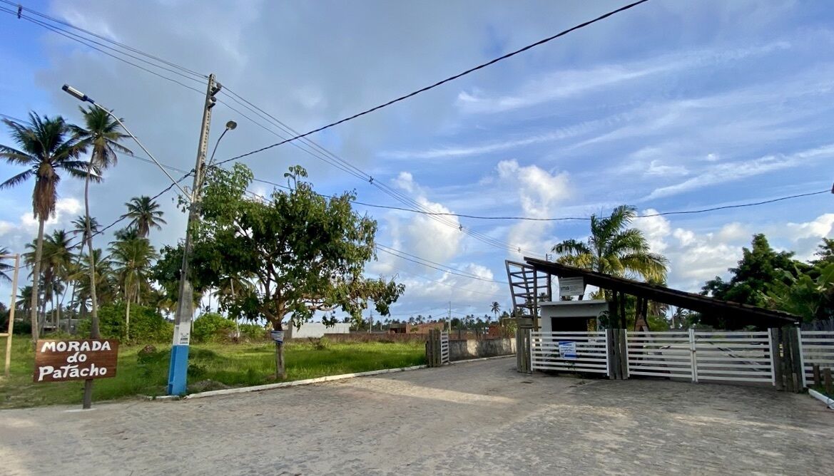 A gated entrance with a sign reading "MORADA do Patacho."