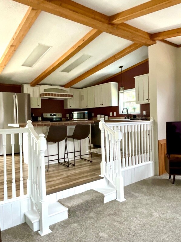 ثلاجة، ميكروويف، فرن، موقد طهي مسطح