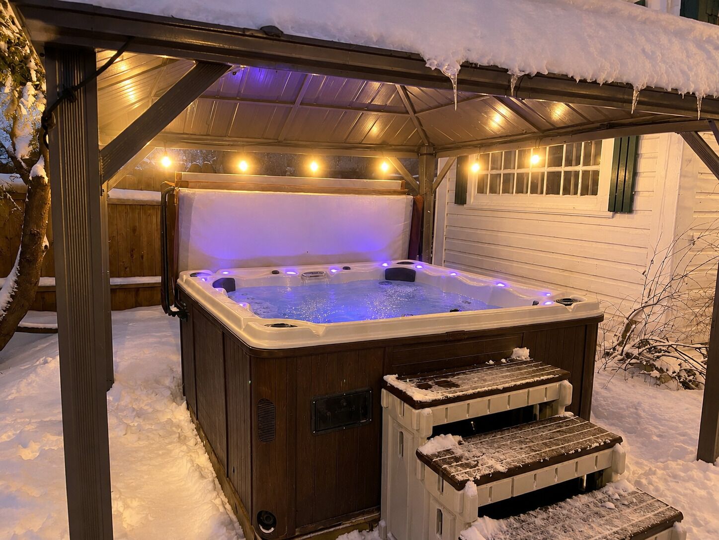 Outdoor spa tub
