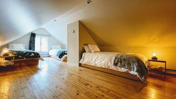 3 chambres, bureau, fer et planche Ă repasser, lit parapluie