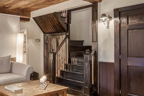 Escalier pour atteindre les chambres à l'étage
Stairs