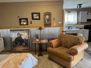 TV - Studio in Downtown Craig - Walk to Missouri River! (Wolf Creek)