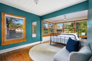 3 habitaciones, escritorio, tabla de planchar con plancha y wifi gratis