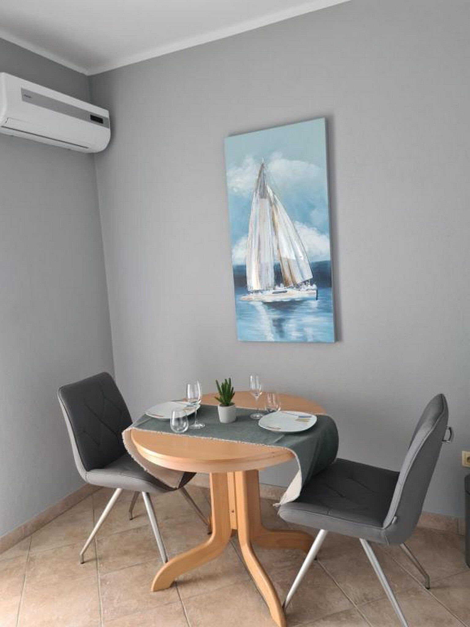 Apartment (One Bedroom Apartment with Balcony) | Dining room