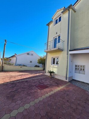 Apartment (Superior One Bedroom Apartment with B) | Exterior - Villa Neda (Vodice)