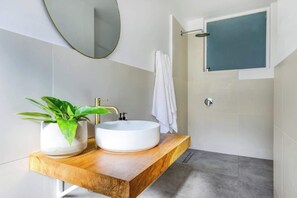 Shower, hair dryer, towels - Splendido - Beautiful Villa with magnificent pool (Cape Town)