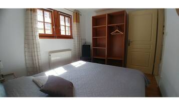 1 bedroom, travel crib, WiFi, bed sheets