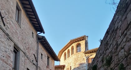 Triple room in apartment and bathroom, experience the magic of the historic center