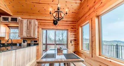 Blueridge Mtn Cabin Million Dollar View on Majestic Mtn Hot Tub Wifi Fire Pit