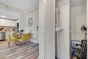 1 Bedroom | In-room dining