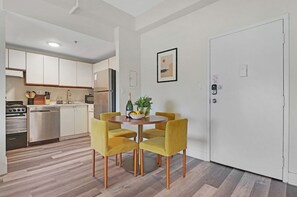 1 Bedroom | In-room dining - Roami at The Alamac (Miami Beach)