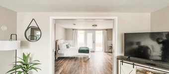 ATW Downtown | Lambeau | EAA | Spacious | Sleeps 9