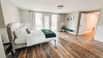 3 bedrooms, desk, WiFi, bed sheets