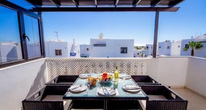 Fabulous Detached Luxury Villa! Beach 5 min, h/pool,Sky TV, BBQ,Private terrace