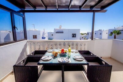 Fabulous Detached Luxury Villa! Beach 5 min, h/pool,Sky TV, BBQ,Private terrace