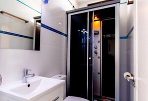 Shower, hair dryer, towels, toilet paper - Fabulous Detached Luxury Villa! Beach 5 min, h/pool,Sky TV, BBQ,Private terrace (Tías)