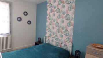 1 Schlafzimmer, Reisekinderbett