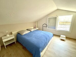 2 chambres, fer et planche à repasser