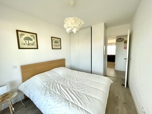 2 bedrooms, iron/ironing board, free WiFi